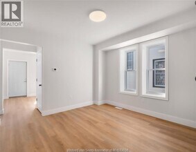 1080 Niagara St in Windsor, ON - Foto de edificio - Building Photo