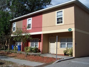 13610-13612 N 21st St in Tampa, FL - Foto de edificio - Building Photo