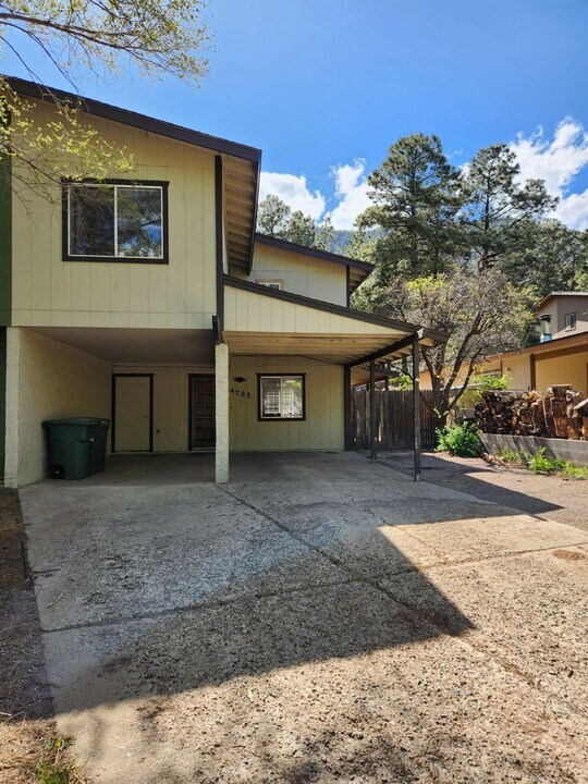 4285 E Hollygreen Rd in Flagstaff, AZ - Building Photo