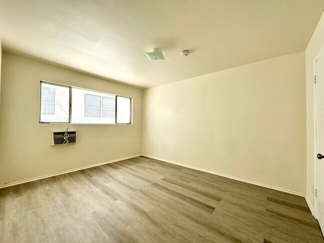 515 Serrano Ave-Unit -3 in Los Angeles, CA - Building Photo - Building Photo