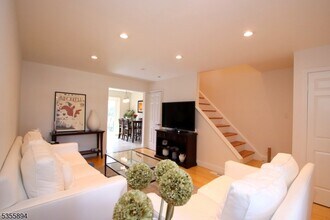 829 Poplar Ct in Flemington, NJ - Building Photo - Building Photo