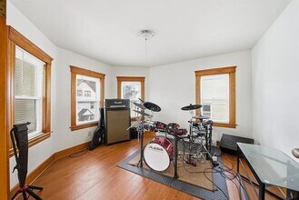 31 Whitcomb St in Webster, MA - Building Photo - Building Photo