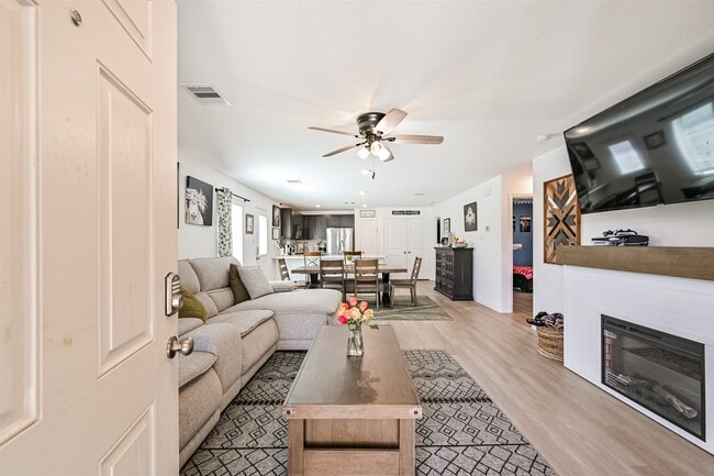 138 Austin Rd in Angleton, TX - Building Photo - Building Photo