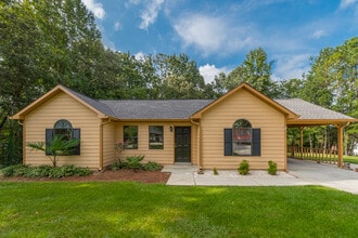 4174 Warren Rd in Flowery Branch, GA - Building Photo - Building Photo