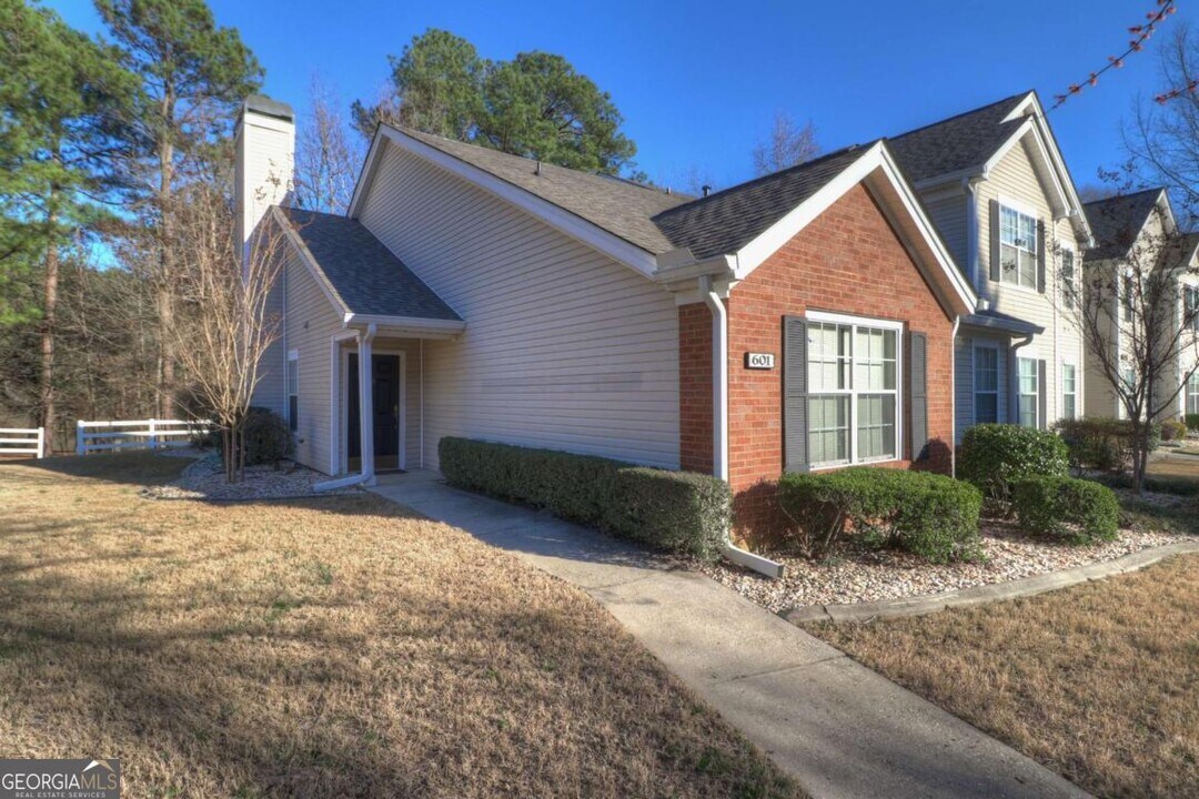 601 Ridgefield Dr in Peachtree City, GA - Building Photo