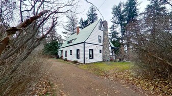 632 1st Ave E in Columbia Falls, MT - Building Photo