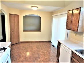 613 Doral Ln in North Aurora, IL - Building Photo - Building Photo