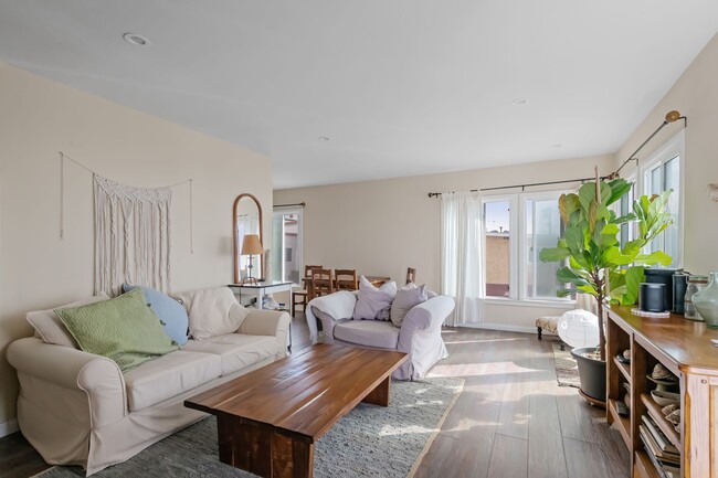 221 40th St in Manhattan Beach, CA - Building Photo - Building Photo