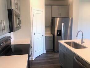 1802 Braemar Vlg Dr in Monroe, NC - Foto de edificio - Building Photo