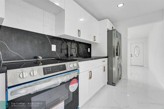 5310 NW 16th St in Lauderhill, FL - Building Photo - Building Photo