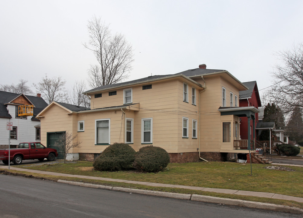 104 W Bank St in Albion, NY - Building Photo