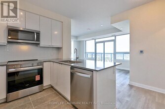 3270 Sheppard Ave E in Toronto, ON - Building Photo - Building Photo