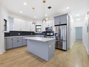 32 Charles St in Jersey City, NJ - Building Photo - Building Photo