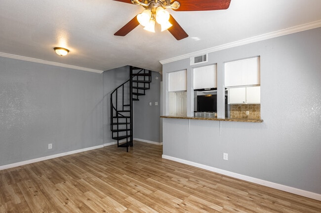 Treehouse Apartments in Arlington, TX - Building Photo - Interior Photo