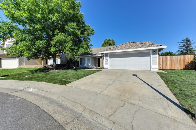 property at 5752 River Run Cir