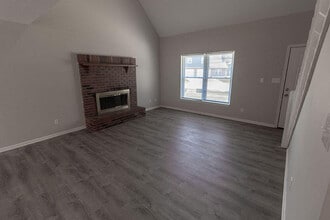 1923 Mirtle Grove Ct in Columbia, MO - Building Photo - Building Photo