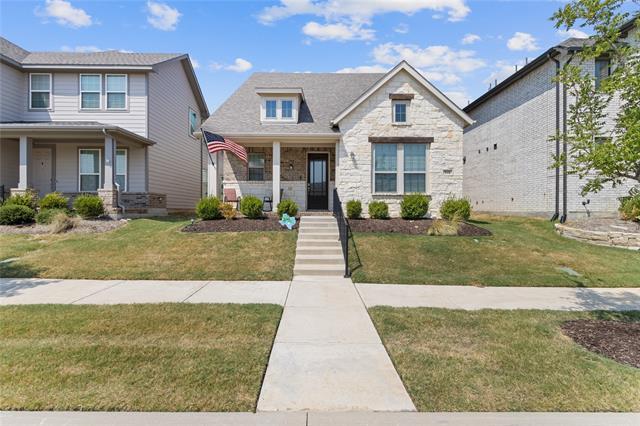 property at 916 Pearl Pl