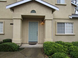 142 Altamont Ct in Fairfield, CA - Building Photo