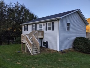 135 Rocky Mountain Ln in Boone, NC - Building Photo - Building Photo