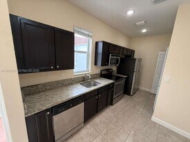 16735 SW 95th St in Miami, FL - Building Photo