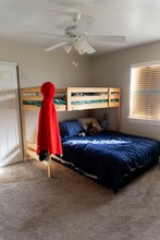 12072 Pacific Rd in Phelan, CA - Foto de edificio - Building Photo