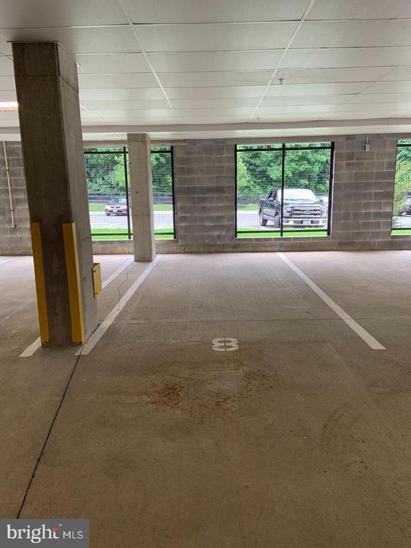 3925 Fair Ridge Dr in Fairfax, VA - Building Photo - Building Photo