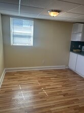 49 Broadway Ave in Sayville, NY - Foto de edificio - Building Photo