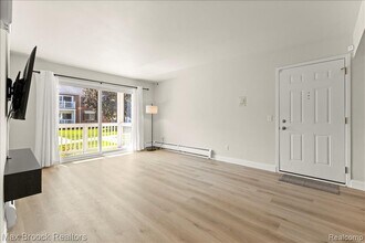 2425 Torquay Ave in Royal Oak, MI - Building Photo - Building Photo