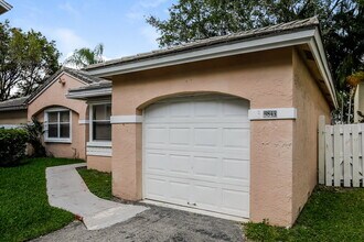 9845 NW 9th Ct in Plantation, FL - Building Photo - Building Photo