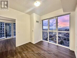 15 Watergarden Dr in Mississauga, ON - Building Photo - Building Photo