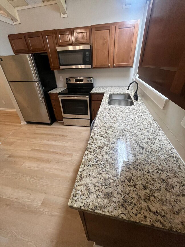 3575 Oakvale Rd in Decatur, GA - Foto de edificio - Building Photo