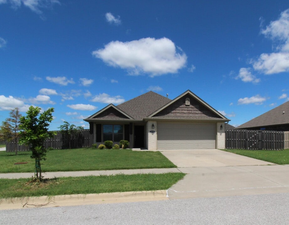 4418 W Divide Dr in Fayetteville, AR - Building Photo
