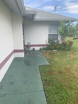 521 Hancock Bridge Pkwy in Cape Coral, FL - Building Photo