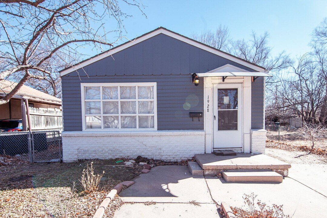 1928 Santa Fe S in Wichita, KS - Building Photo