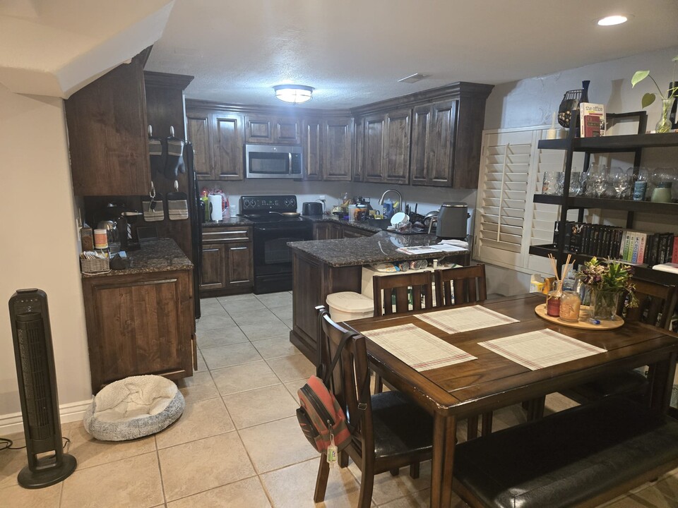 11686 Hill Stone Dr in South Jordan, UT - Foto de edificio