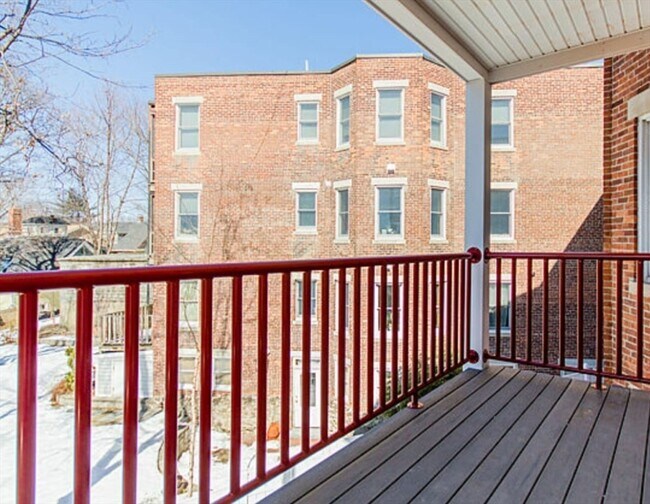 82 Browne St, Unit 2 in Brookline, MA - Building Photo - Building Photo