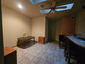 8879 Sunset Ave, Unit Main House in Fair Oaks, CA - Foto de edificio - Building Photo