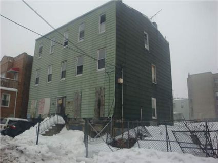 817 28th St in Union City, NJ - Building Photo