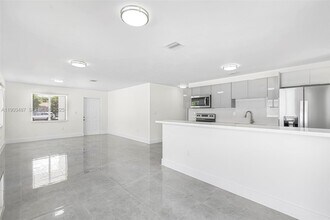 933 NW 50th St in Miami, FL - Building Photo - Building Photo