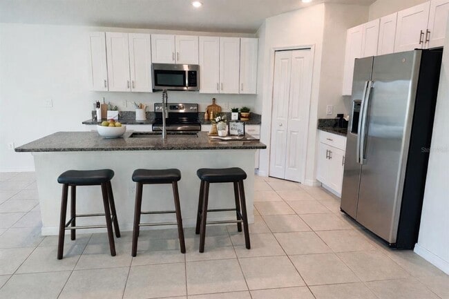 13181 Garnet Raspberry Ave in Wimauma, FL - Building Photo - Building Photo