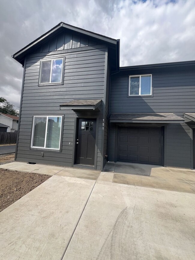 145 W C St-Unit -#151 in Lebanon, OR - Building Photo - Building Photo
