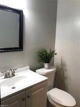 1436 Thamesford Dr in Virginia Beach, VA - Foto de edificio - Building Photo