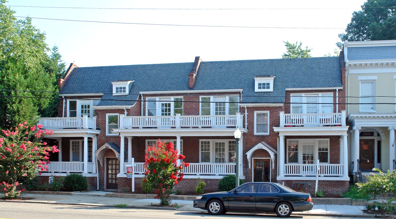 2904-2906 E Broad St in Richmond, VA - Building Photo