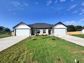 165 W Windmill Way, Unit 167 in Robinson, TX - Building Photo