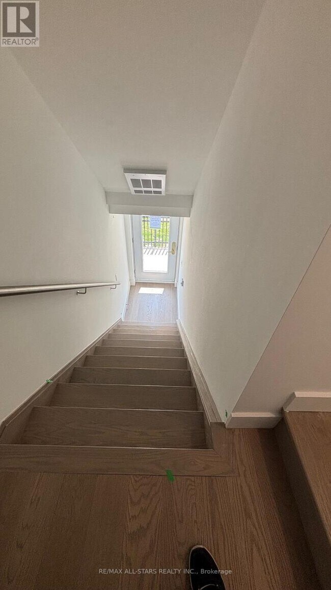 16 Greenbriar Rd in Toronto, ON - Building Photo - Building Photo