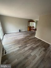 2208 Cocquina Dr in Reston, VA - Foto de edificio - Building Photo