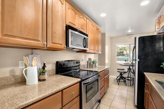 5707 Baltimore Dr in La Mesa, CA - Foto de edificio - Building Photo