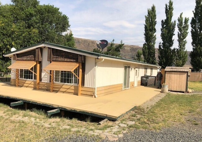 31409 Moore Rd NE in Coulee City, WA - Building Photo - Building Photo