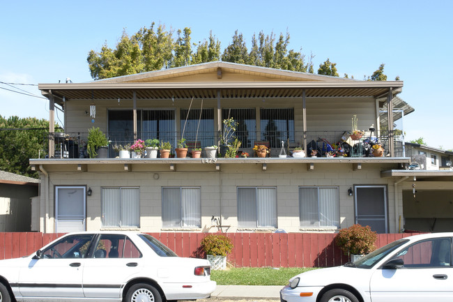 1479 Hess Rd in Redwood City, CA - Building Photo - Building Photo