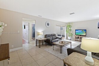 4119 Coral Springs Dr in Coral Springs, FL - Building Photo - Building Photo